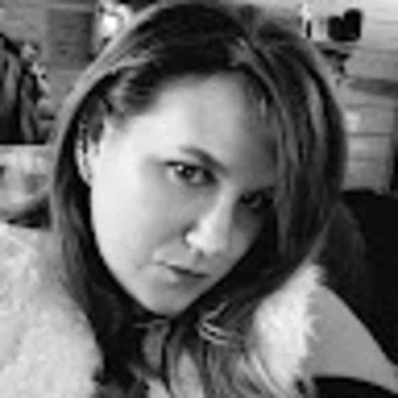 Meet your Posher, Sarah - Picture 1 of 1